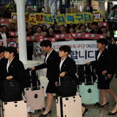 Equipe norte-coreana chega à Coreia do Sul para semifinal após oito anos