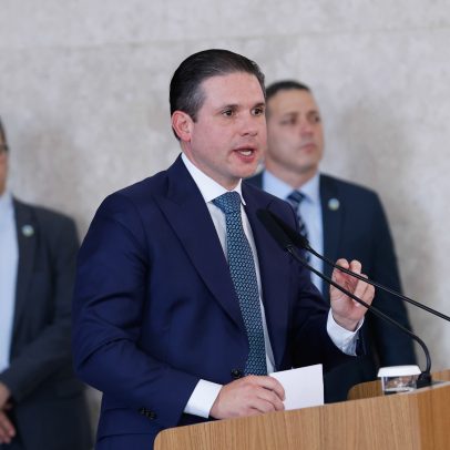 Motta vota projeto do governo junto à PEC da Câmara, encerrando escala 6x1
