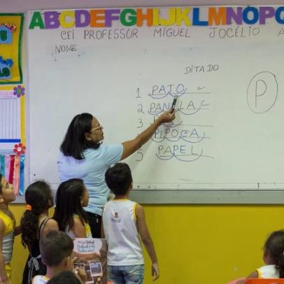 Especialista critica formação docente no Brasil após resultado do Enem