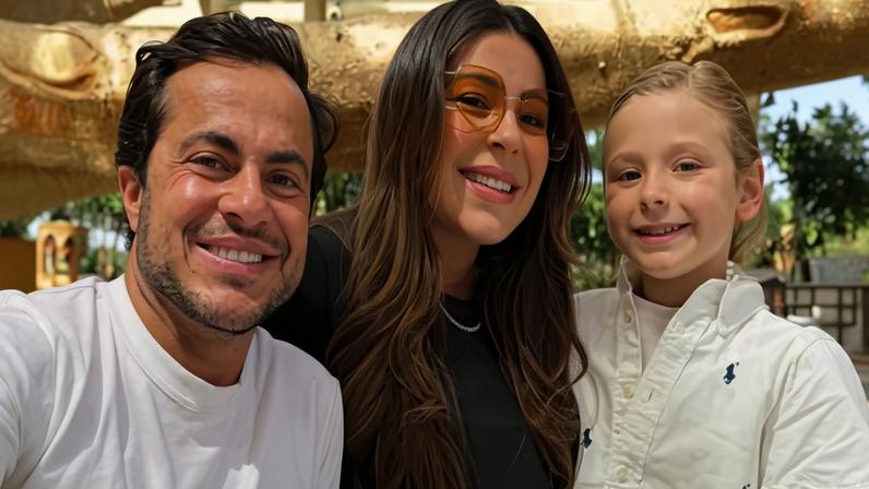 Gretchen faz visita ao neto recém-nascido e explica ausência no parto