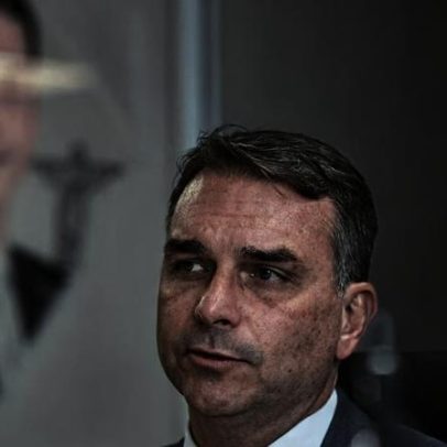 Ibovespa sobe e dólar cai após ligação entre Flávio Bolsonaro e Vorcaro