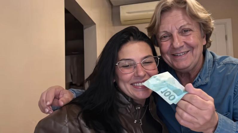 Ana Castela mostrou que ganhou R$ 100 da avó