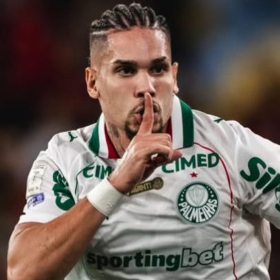 Paulinho é denunciado por comemorar gol do Palmeiras contra o Flamengo