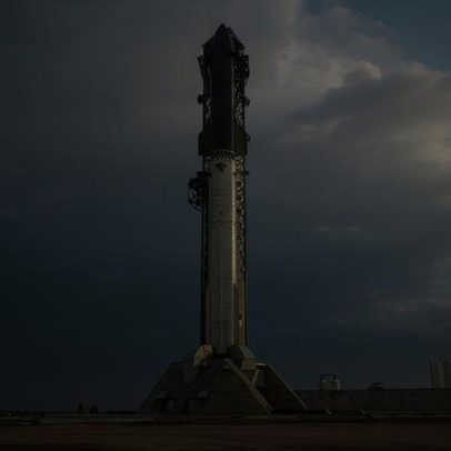 SpaceX faz 12ª tentativa de lançamento do maior foguete do mundo