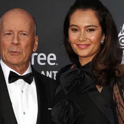 Esposa de Bruce Willis detalha rotina de cuidados após diagnóstico de demência