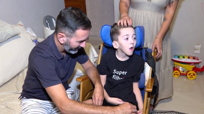 Davi contou com o apoio da família ao longo dos anos para batalhar contra a acidúria glutárica tipo 1