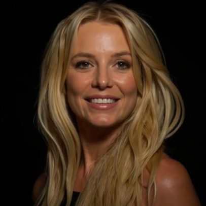 Britney Spears nega acusações de assustar clientes com latidos e faca.