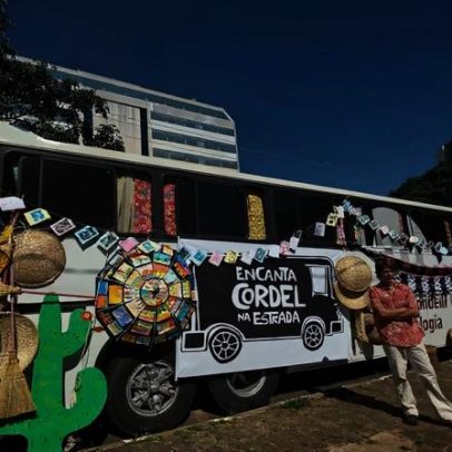 Projeto Encanta Cordel na Estrada estaciona ônibus em Presidente Alves