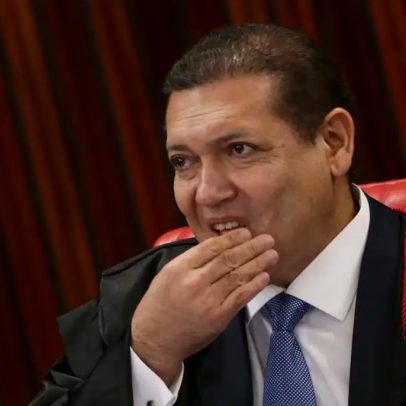 Ministro Nunes Marques convida Bolsonaro para posse na presidência do TSE