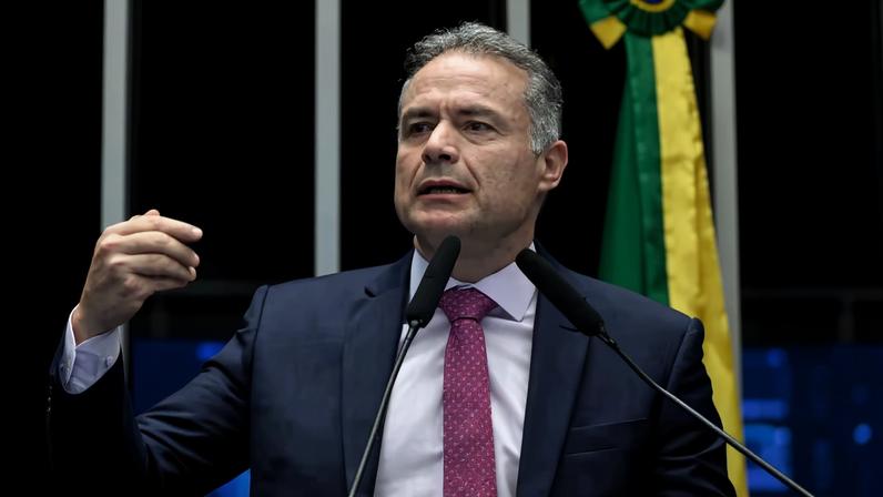 Renan Filho e JHC devem se enfrentar nas eleições em Alagoas