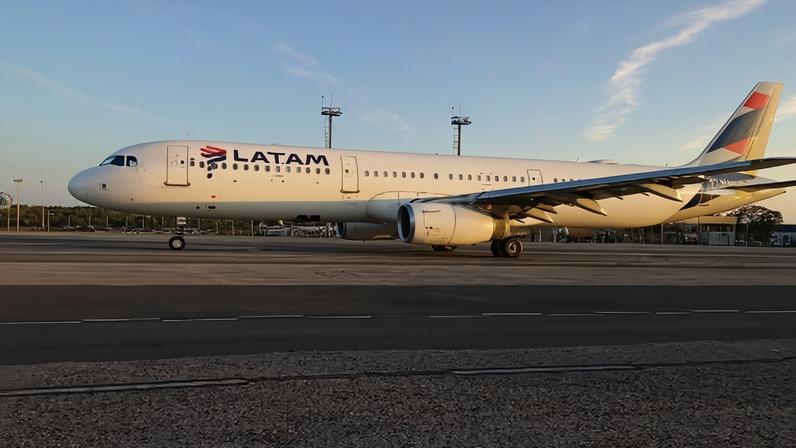 Luciene da Silva atua na manutenção de linha das aeronaves Airbus A319, A320 e A321 em Brasília (DF)