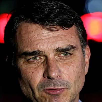 Flávio Bolsonaro critica Lula, fala em inglês e anuncia viagem aos EUA
