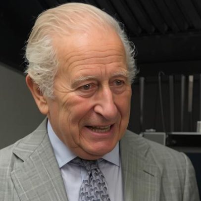 Rei Charles III é atingido por cocô de pássaro em visita à Irlanda do Norte