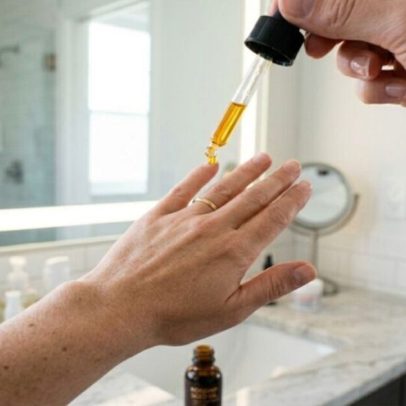 Óleo de rosa mosqueta com vitamina E benefícios e uso para olheiras e linhas