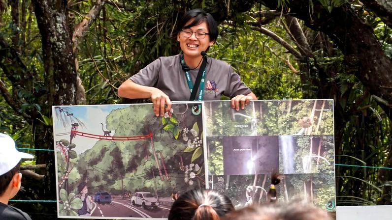 Yap conducts canopy bridge education. Image by Wong Hui Yi/Langur Project Penang.