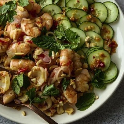 Receita de Yum Goong: salada tailandesa de camarão com lichia