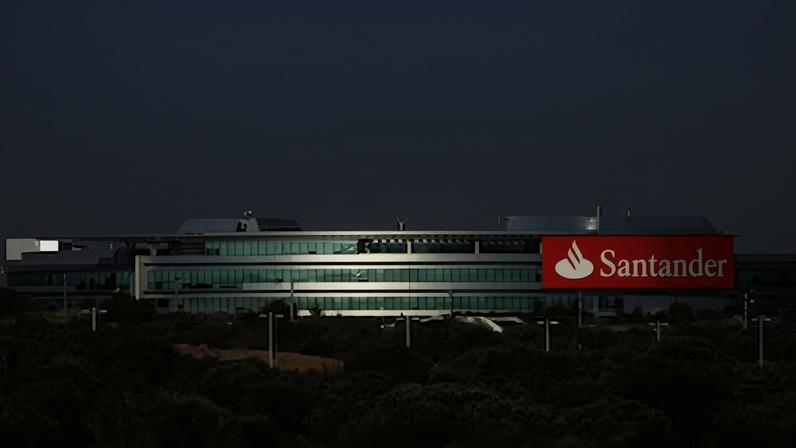 Dois senadores republicanos pedem apuração da compra de Webster pelo Santander