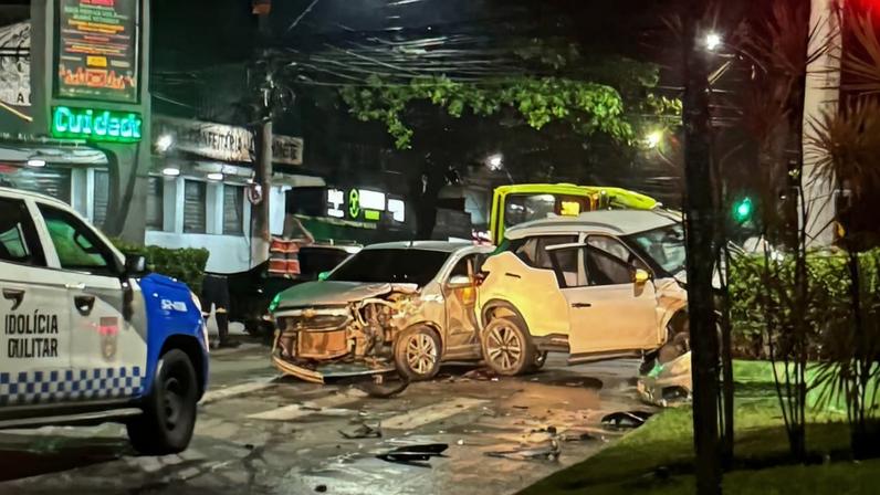 Perseguição se estendeu por 8 km após carro dos criminosos não obedecer ordem de parada