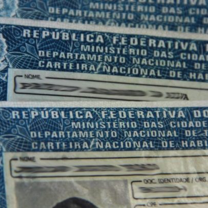 Prova teórica de CNH passa a exigir câmbio automático