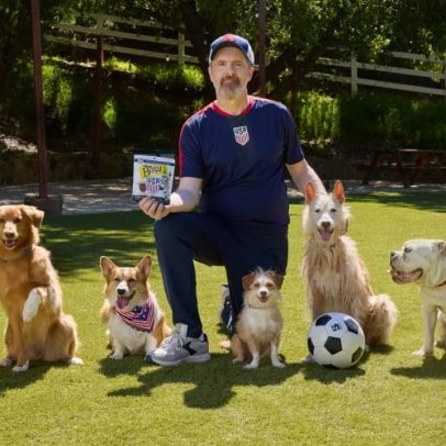 Ator de Ted Lasso cria time de futebol para cães