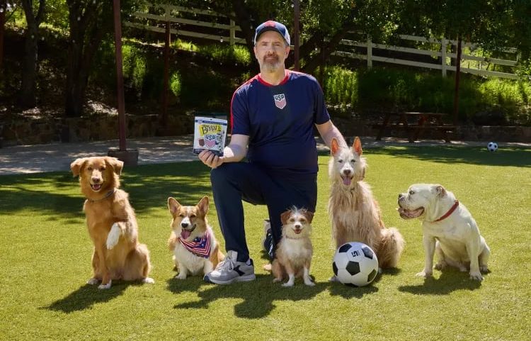 Ator está promovendo uma campanha da marca de pestiscos Purina Beggin