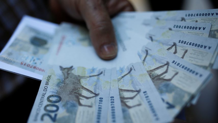 Projeto cria regras para uso de dinheiro em espécie em transações de alto valor