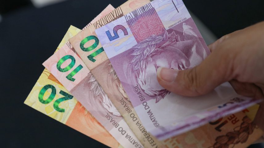 Desenrola Brasil entrou em vigor na última terça; cidadão pode buscar bancos para negociar