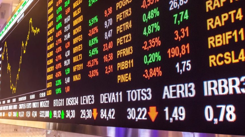No Ibovespa hoje, investidores acompanharam dados de inflação e mercado de trabalho no Brasil e nos EUA.