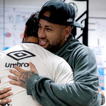 Neymar celebra convocação no Santos com choro e abraço a Robinho Jr.