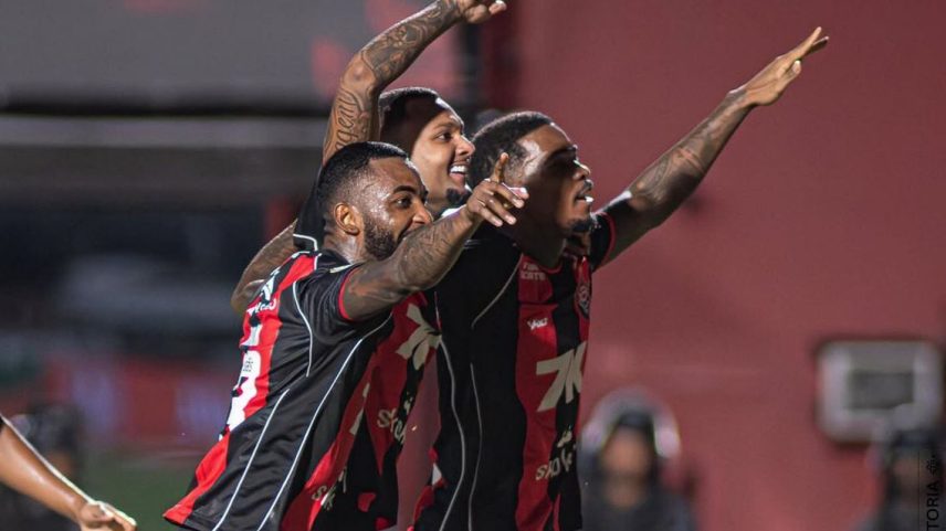 Vitória derrotou o Flamengo por 2 a 0 no Barradão