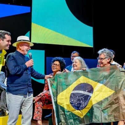 Lula defende resgate do verde e amarelo pela esquerda e critica uso bolsonarista