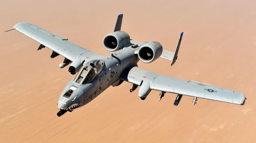 O A-10 Thunderbolt (na foto, em missão no Afeganistão) tem sido usado especialmente para neutralizar a Marinha iraniana. (Foto: Master Sgt. William Greer/US Air Force/Domínio público)