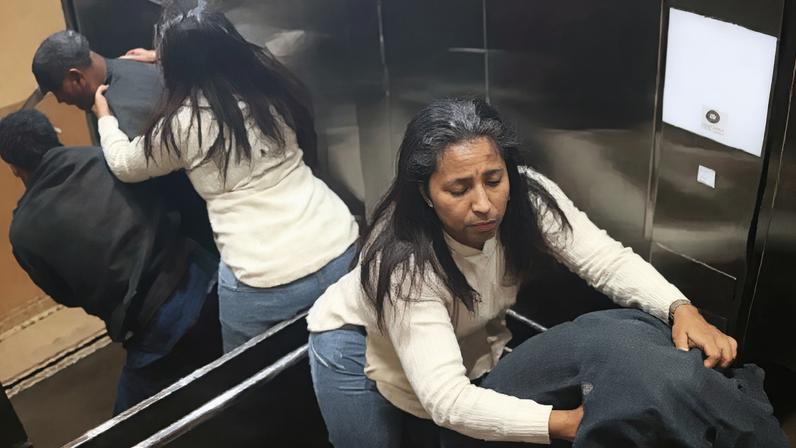 Mulher foi esfaqueada por ex-marido em elevador
