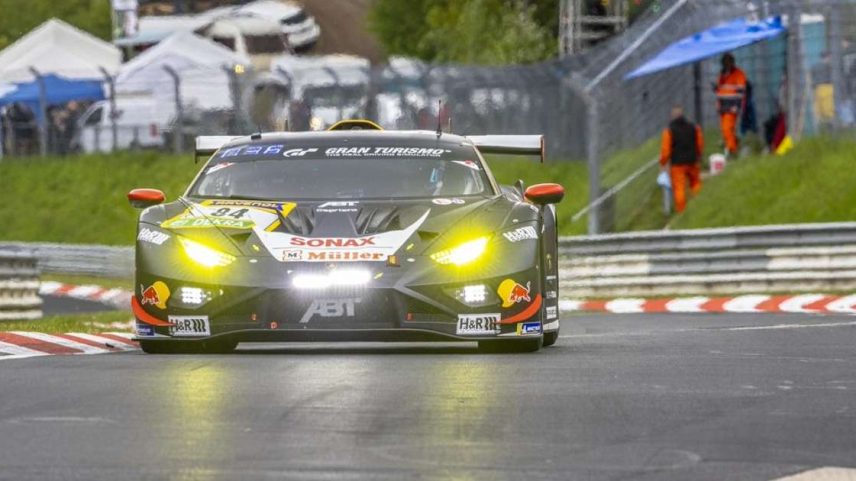 Luca Engstler conquista a pole