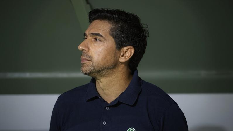 Abel Ferreira virou alvo de críticas da Mancha Verde após derrota na Libertadores
