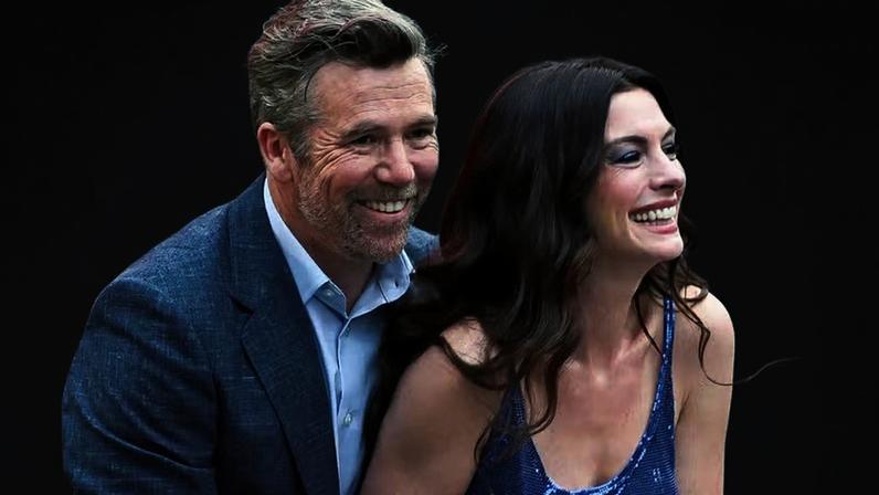 Patrick Brammall e Anne Hathaway no set de 'O Diabo Veste Prada 2'