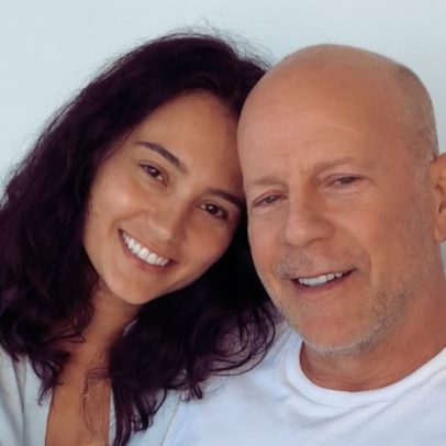 Esposa de Bruce Willis atualiza saúde e família segue lutando contra demência