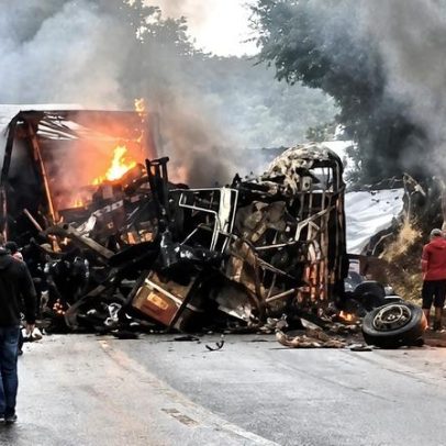 Acidente entre carreta e ônibus na BR-251 deixa ao menos 8 mortos