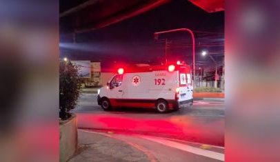 Motorista atropela seis jovens e foge em Niterói, RJ