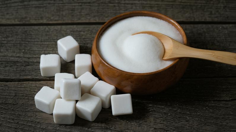 O consumo frequente de açúcar pode sobrecarregar o pâncreas, o fígado e até o coração, aumentando o risco de diabetes e outras doenças.