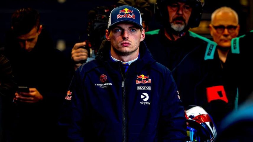 Max Verstappen na garagem da Winward Racing
