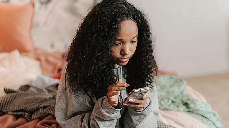 Manual propõe orientações para pais e professores para assegurar a saúde mental de adolescentes