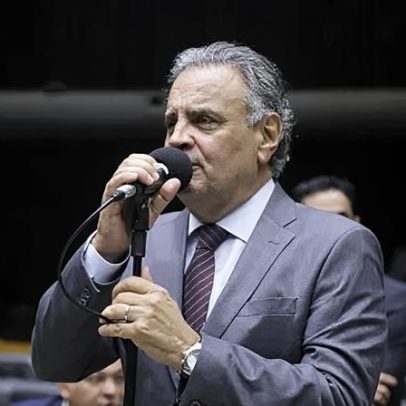 PSDB estuda lançar Aécio após desgaste de Flávio Bolsonaro