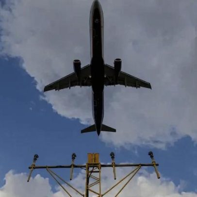 Aéreas reduzem voos e sobem tarifas com falta de combustível
