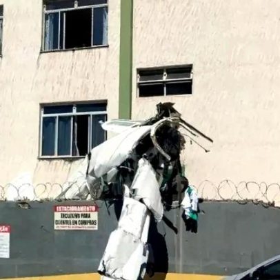 Avião colide com prédio e cai em estacionamento em Belo Horizonte