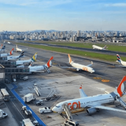 Aviões passaram a 22 metros em Congonhas e FAB investiga incidente