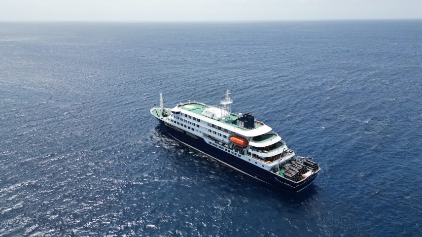 Cruzeiro com surto de hantavírus: 40 passageiros desembarcam na ilha