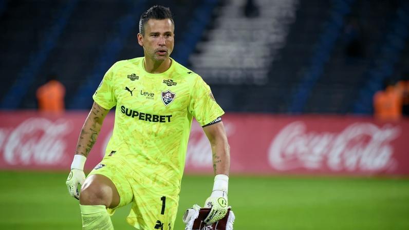 Fábio é destaque pelo Fluminense — Foto: AFP