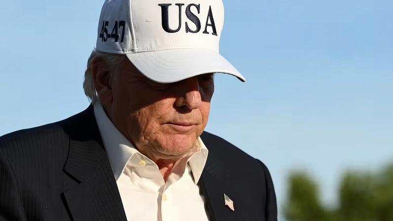 Donald Trump após retornar da China, em 15 de maio de 2026 — Foto: ALEX WROBLEWSKI / AFP