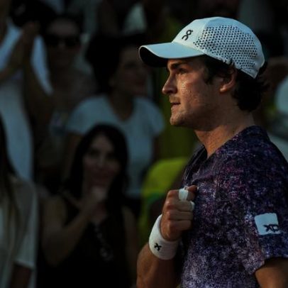 Brasileiros comemoram vitória de João Fonseca em Roland Garros